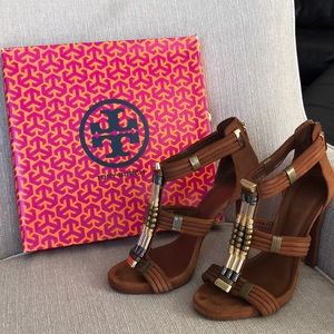 TORY BURCH Carla Softy Suede Almond 9.5 Heels